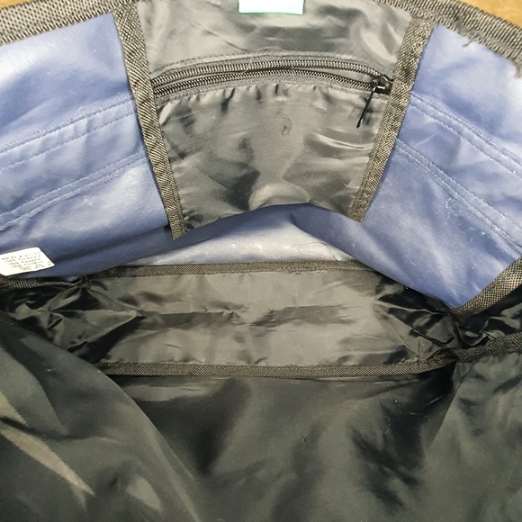 United Colors Of Benetton Messenger Bag (Unisex) Like New - Picture 10 of 16